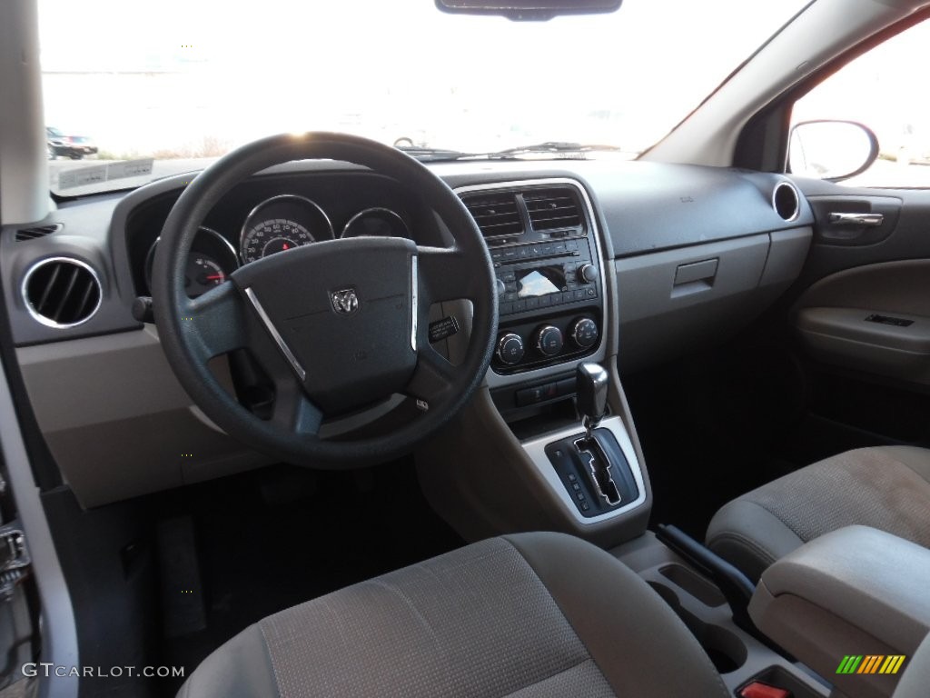 2011 Caliber Mainstreet - Bright Silver Metallic / Dark Slate Gray photo #14