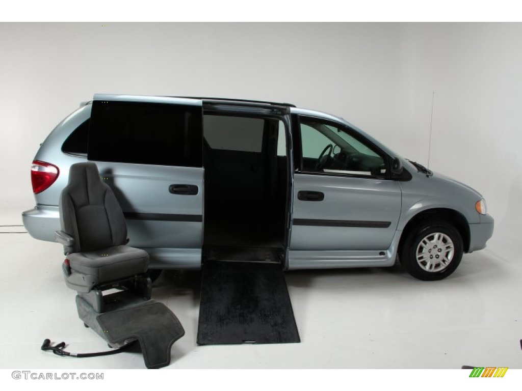 2005 Grand Caravan SE - Butane Blue Pearl / Medium Slate Gray photo #36