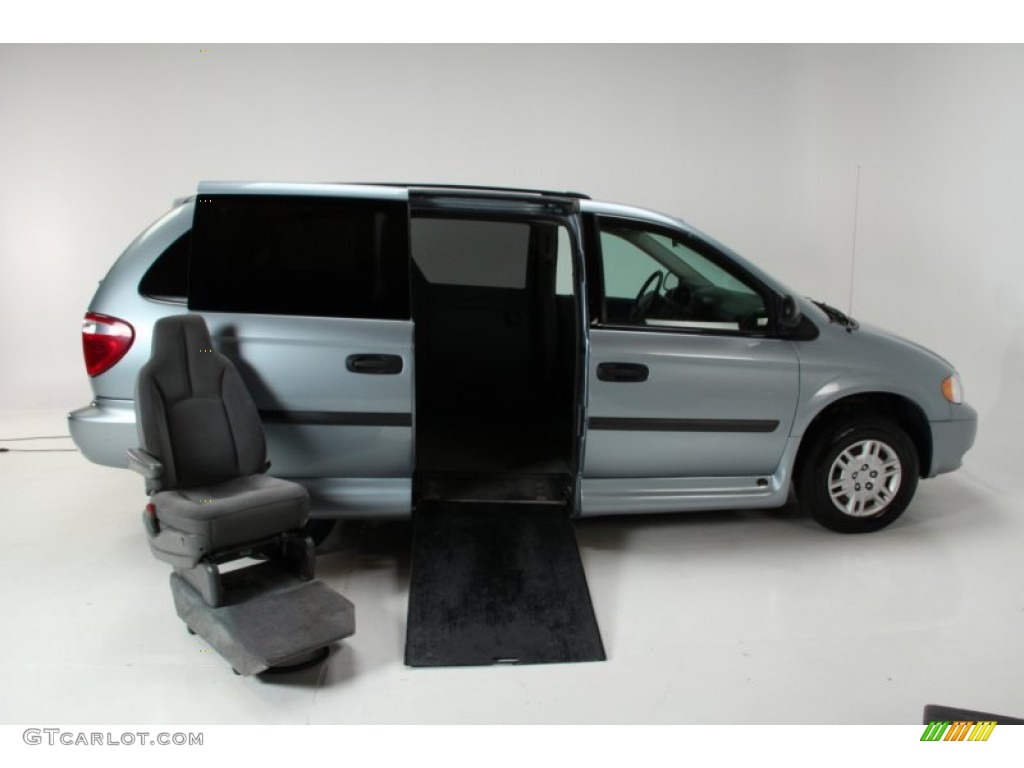 2005 Grand Caravan SE - Butane Blue Pearl / Medium Slate Gray photo #37