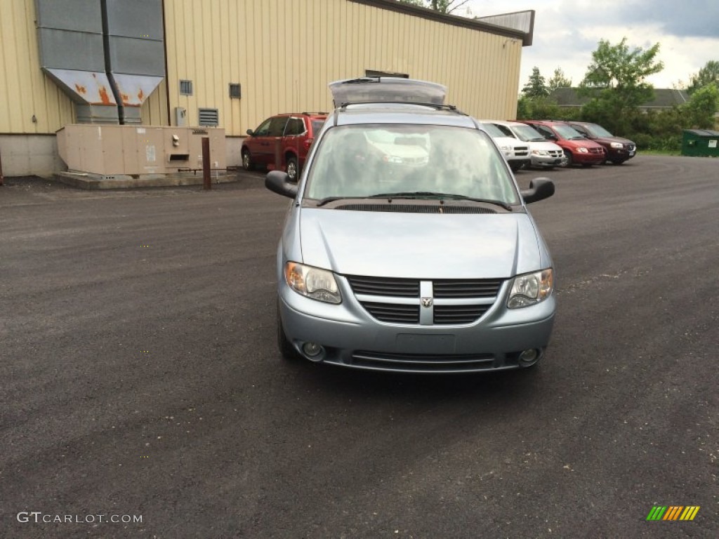 2006 Grand Caravan SXT - Butane Blue Pearl / Medium Slate Gray photo #5