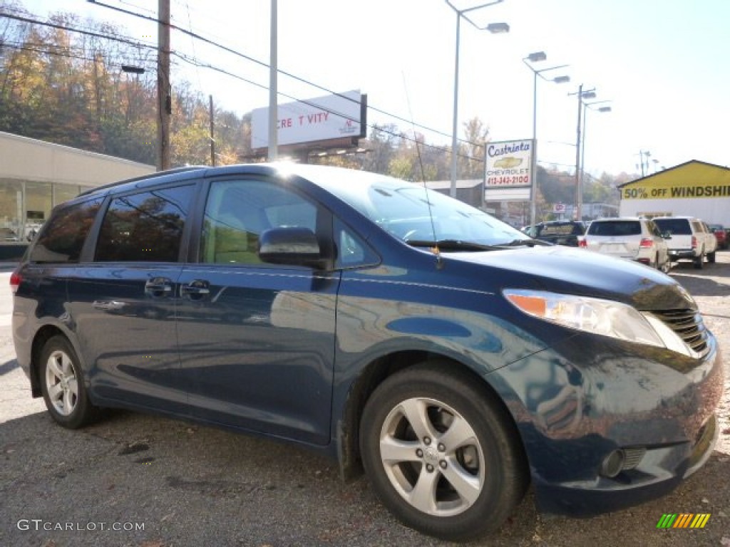 2011 Sienna LE - South Pacific Blue Pearl / Light Gray photo #1
