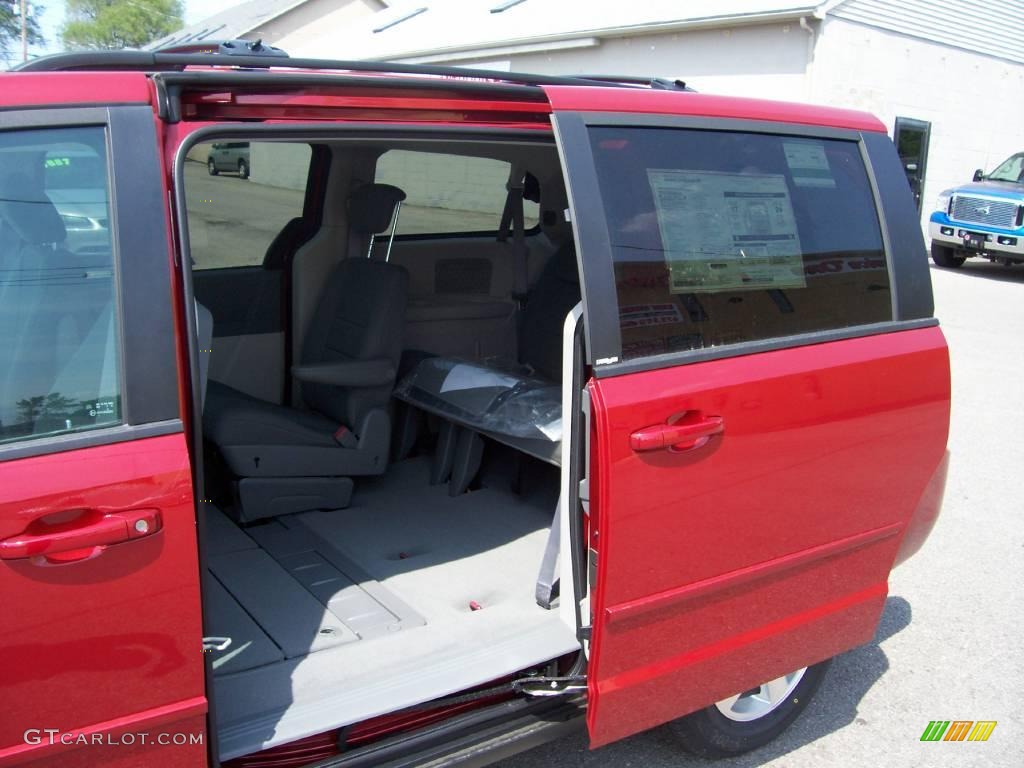 2009 Grand Caravan SE - Inferno Red Crystal Pearl / Medium Slate Gray/Light Shale photo #17