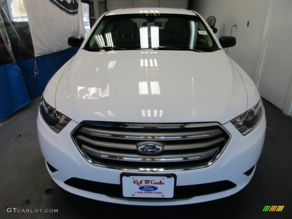 2015 Taurus SE - Oxford White / Dune photo #2