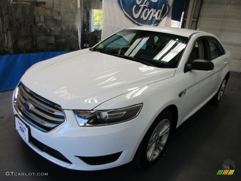 2015 Taurus SE - Oxford White / Dune photo #3