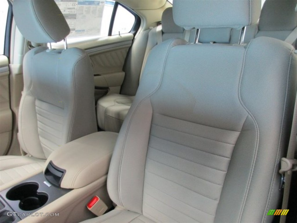 2015 Taurus SE - Oxford White / Dune photo #9
