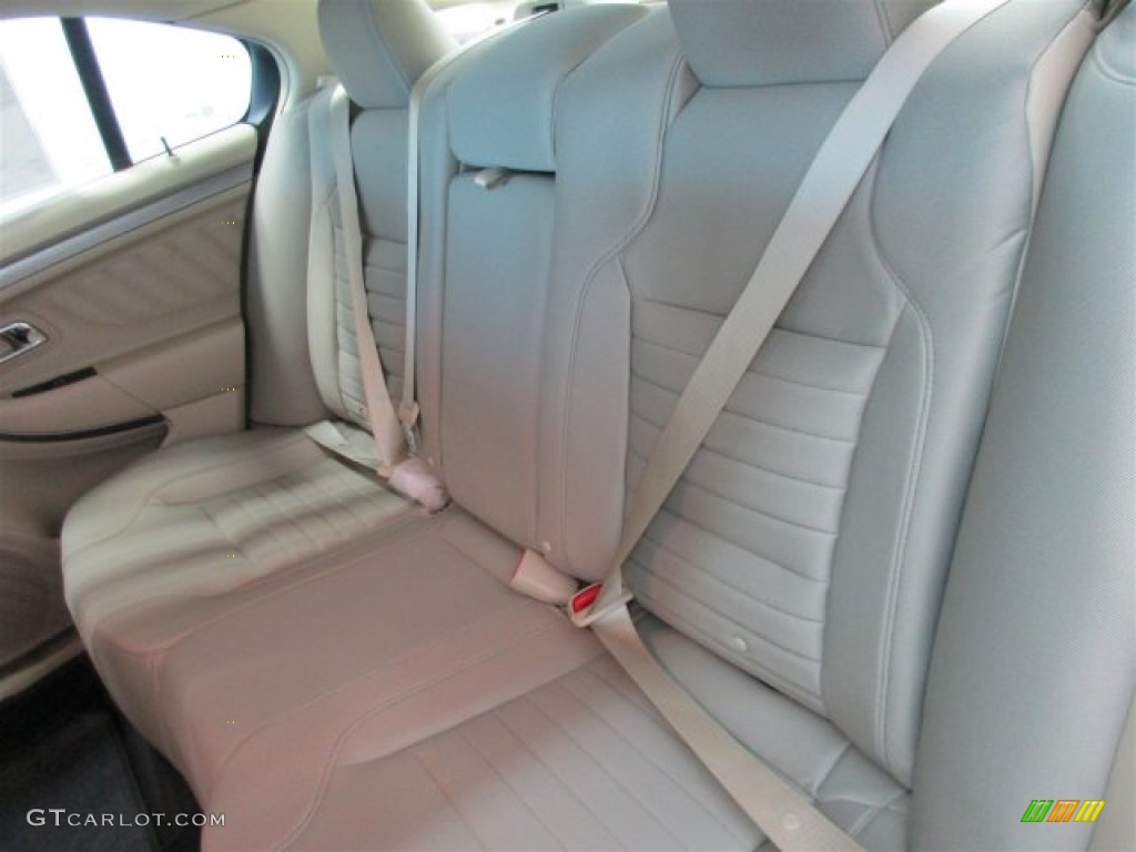 2015 Taurus SE - Oxford White / Dune photo #10
