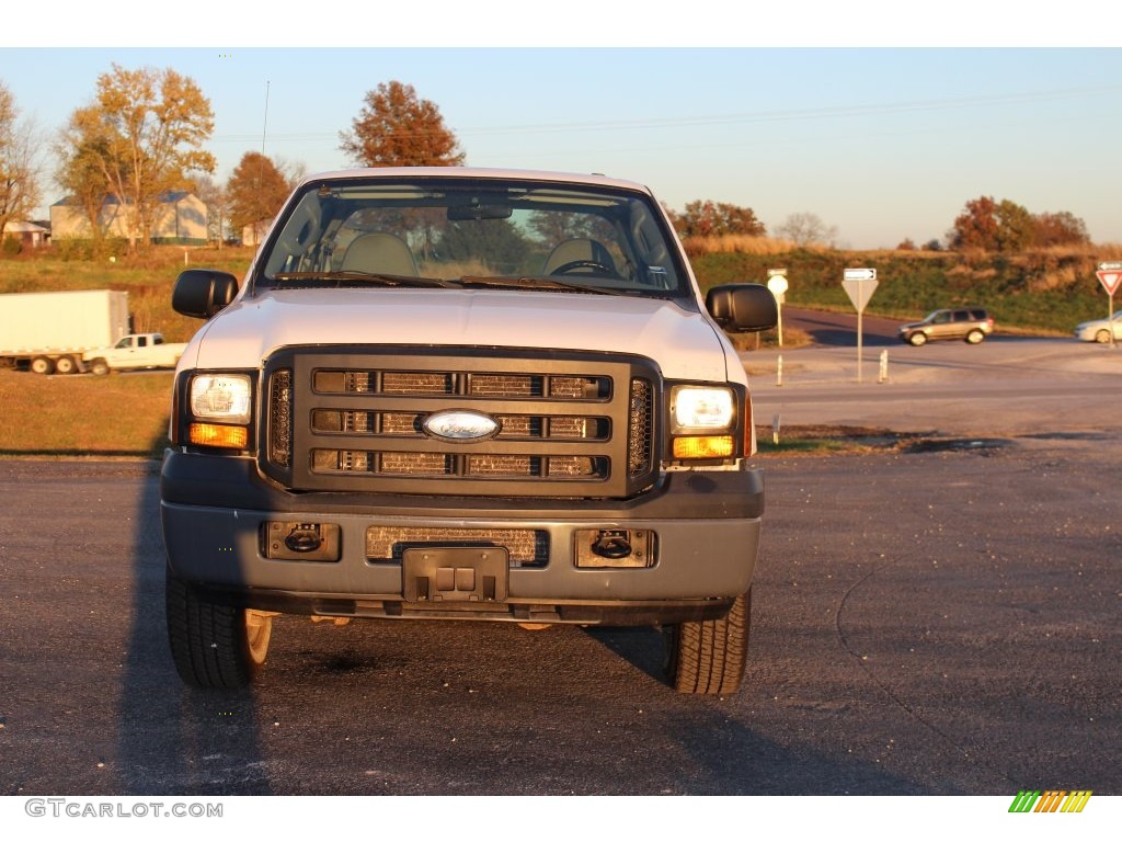 2007 F250 Super Duty XL SuperCab 4x4 - Oxford White Clearcoat / Medium Flint photo #4