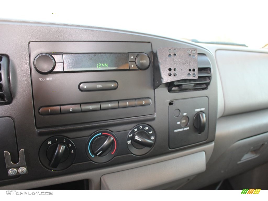 2007 F250 Super Duty XL SuperCab 4x4 - Oxford White Clearcoat / Medium Flint photo #27