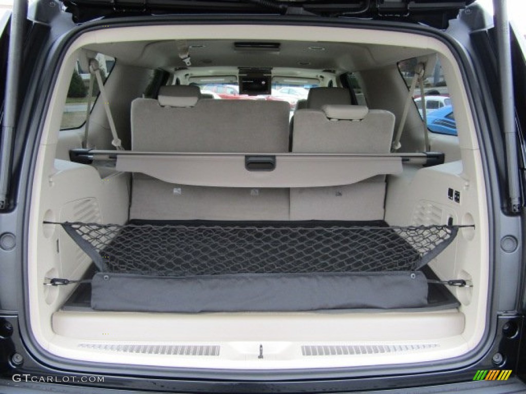 2016 GMC Yukon XL Denali 4WD Trunk Photos