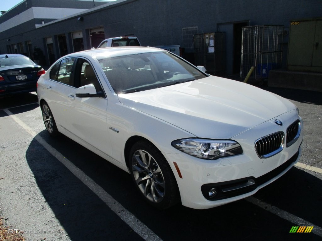 2016 5 Series 535i xDrive Sedan - Alpine White / Venetian Beige/Black photo #8