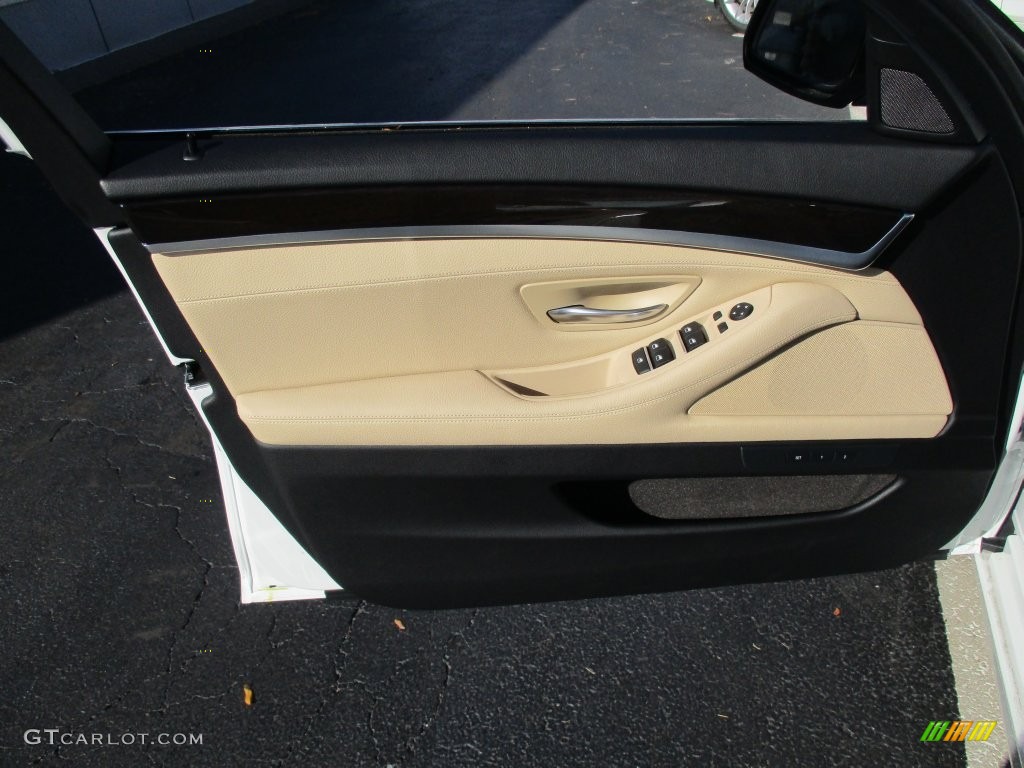 2016 BMW 5 Series 535i xDrive Sedan Venetian Beige/Black Door Panel Photo #108478490