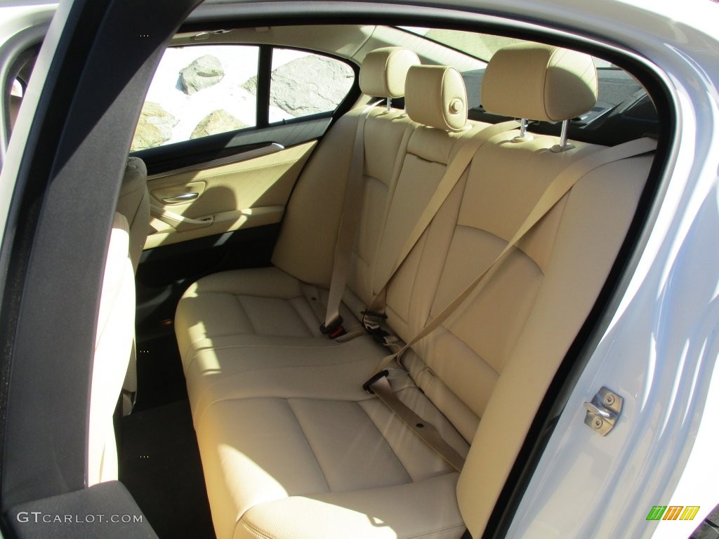 2016 BMW 5 Series 535i xDrive Sedan Rear Seat Photo #108478565