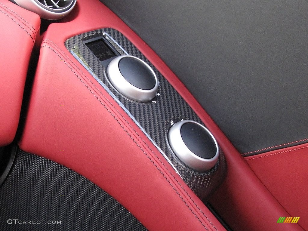 2015 McLaren 650S Spyder Controls Photo #108481052