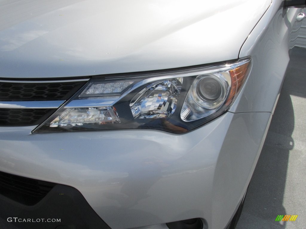 2015 RAV4 LE - Classic Silver Metallic / Ash photo #9