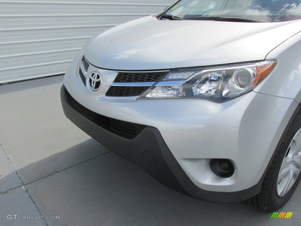 2015 RAV4 LE - Classic Silver Metallic / Ash photo #10
