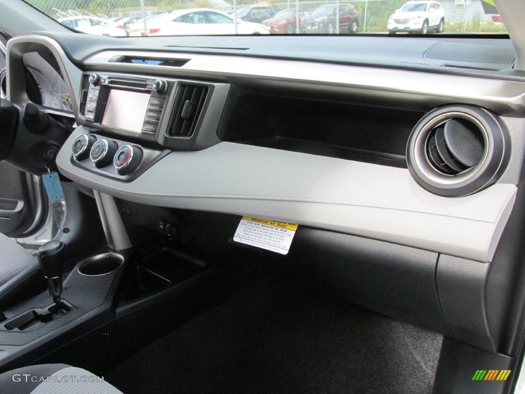 2015 RAV4 LE - Classic Silver Metallic / Ash photo #16