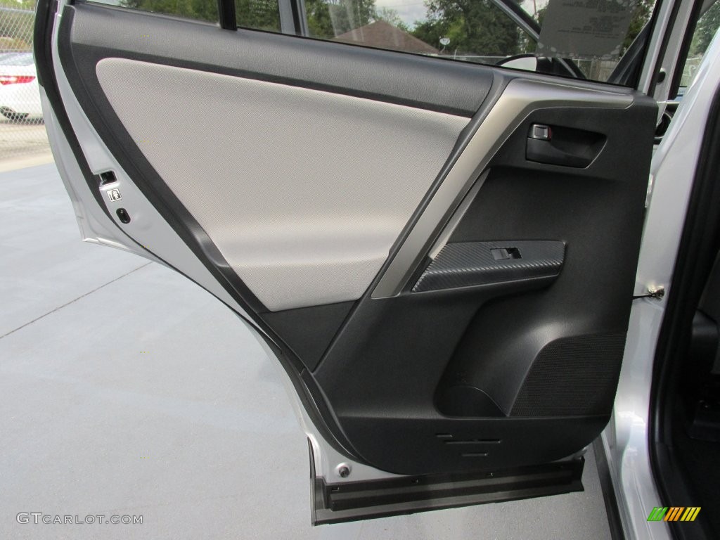 2015 RAV4 LE - Classic Silver Metallic / Ash photo #17