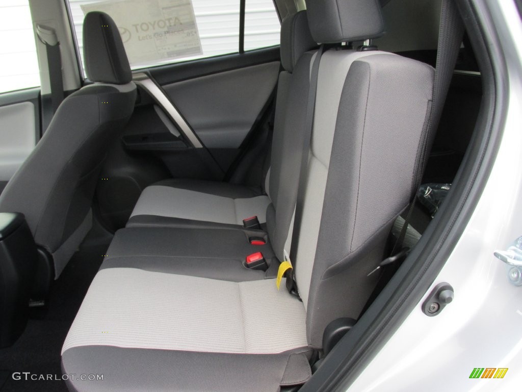 2015 RAV4 LE - Classic Silver Metallic / Ash photo #18