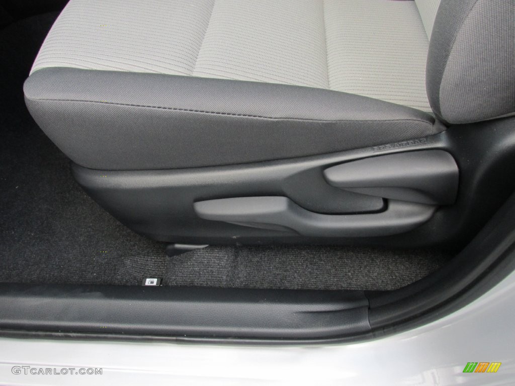 2015 RAV4 LE - Classic Silver Metallic / Ash photo #22