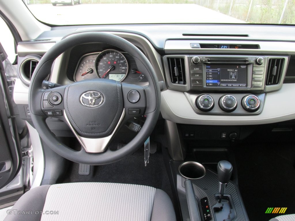 2015 RAV4 LE - Classic Silver Metallic / Ash photo #23