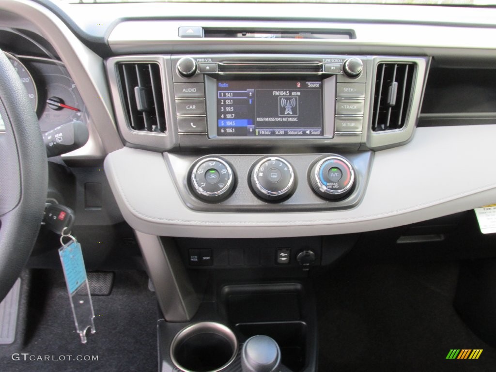 2015 RAV4 LE - Classic Silver Metallic / Ash photo #24