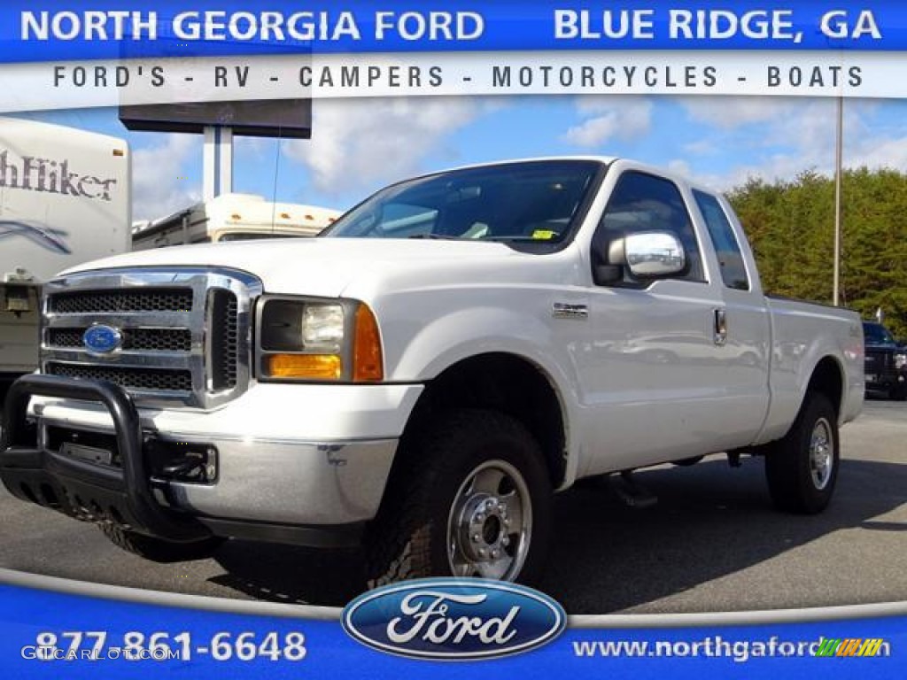 2007 F250 Super Duty XL SuperCab 4x4 - Oxford White Clearcoat / Dark Flint cloth photo #1