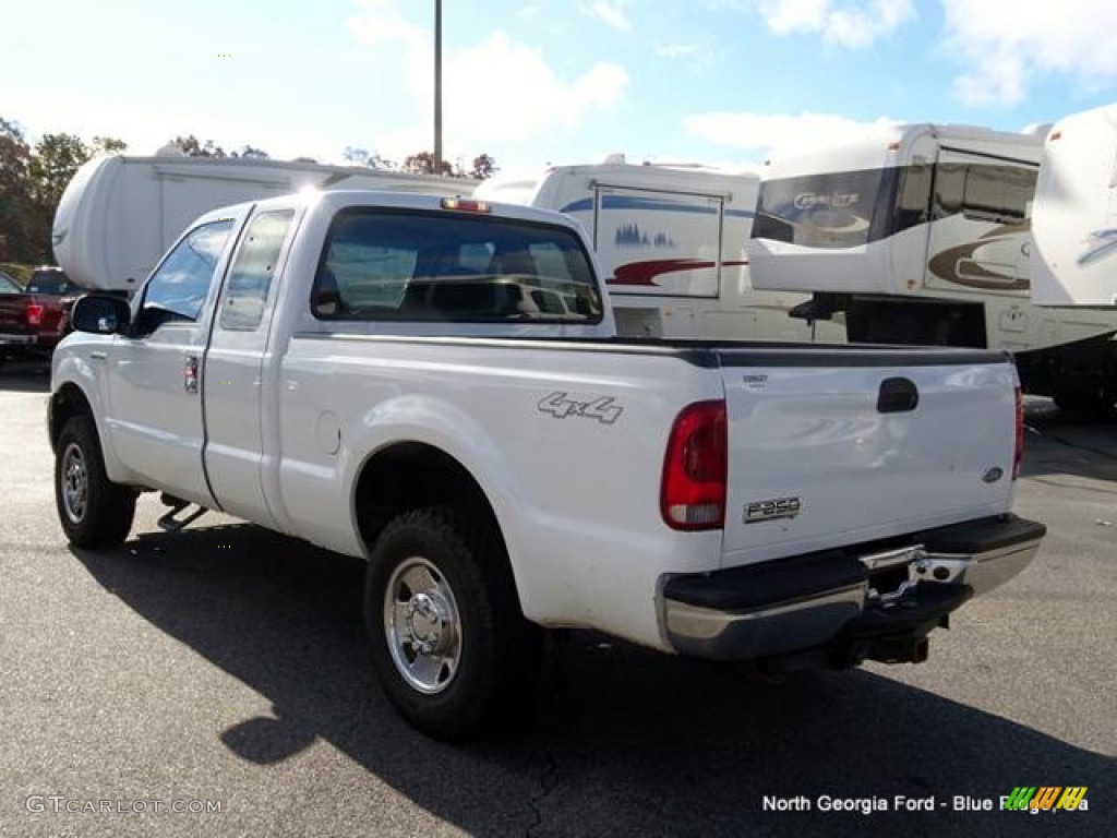 2007 F250 Super Duty XL SuperCab 4x4 - Oxford White Clearcoat / Dark Flint cloth photo #3