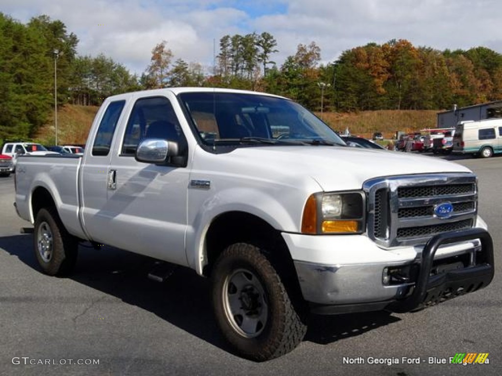 2007 F250 Super Duty XL SuperCab 4x4 - Oxford White Clearcoat / Dark Flint cloth photo #7