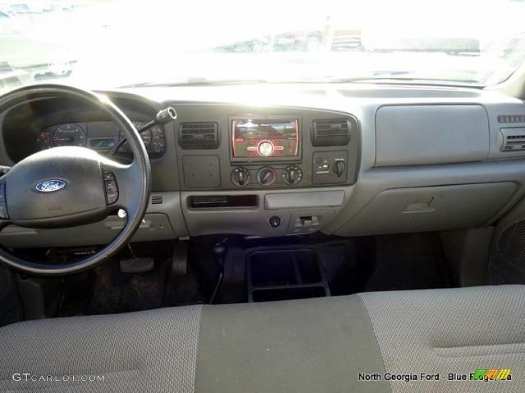 2007 F250 Super Duty XL SuperCab 4x4 - Oxford White Clearcoat / Dark Flint cloth photo #20