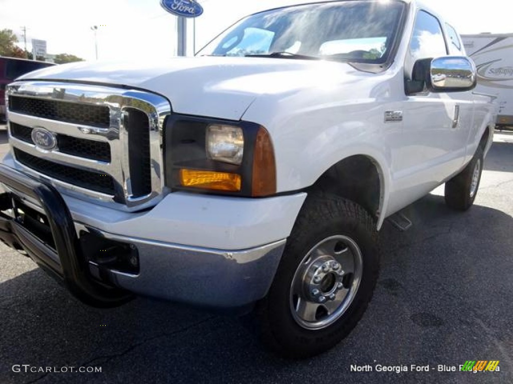 2007 F250 Super Duty XL SuperCab 4x4 - Oxford White Clearcoat / Dark Flint cloth photo #25