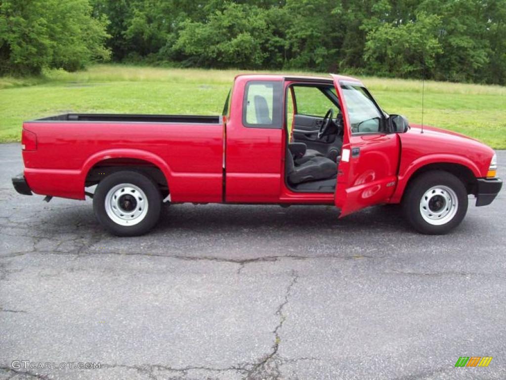 2002 S10 Extended Cab - Victory Red / Graphite photo #5
