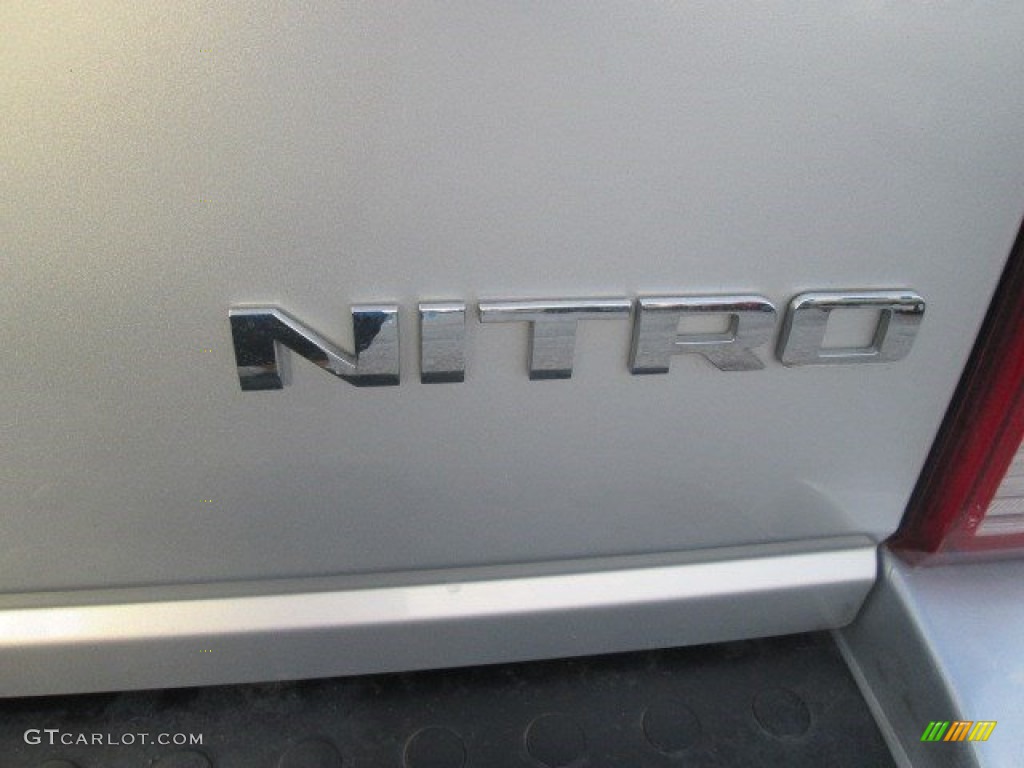 2011 Nitro Heat - Bright Silver Metallic / Dark Slate Gray photo #11
