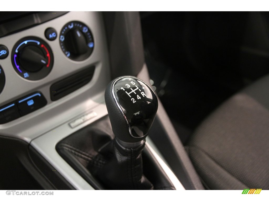 2014 Ford Focus SE Sedan Transmission Photos