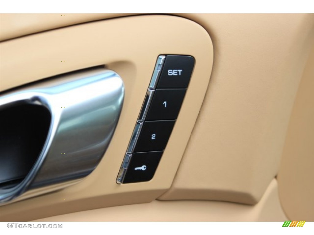 2016 Porsche Cayenne S E-Hybrid Controls Photo #108508388