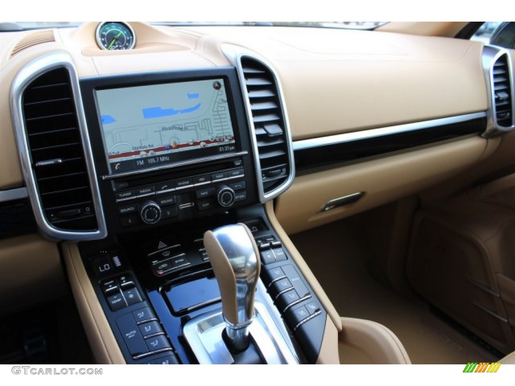 2016 Porsche Cayenne S E-Hybrid Controls Photo #108508520