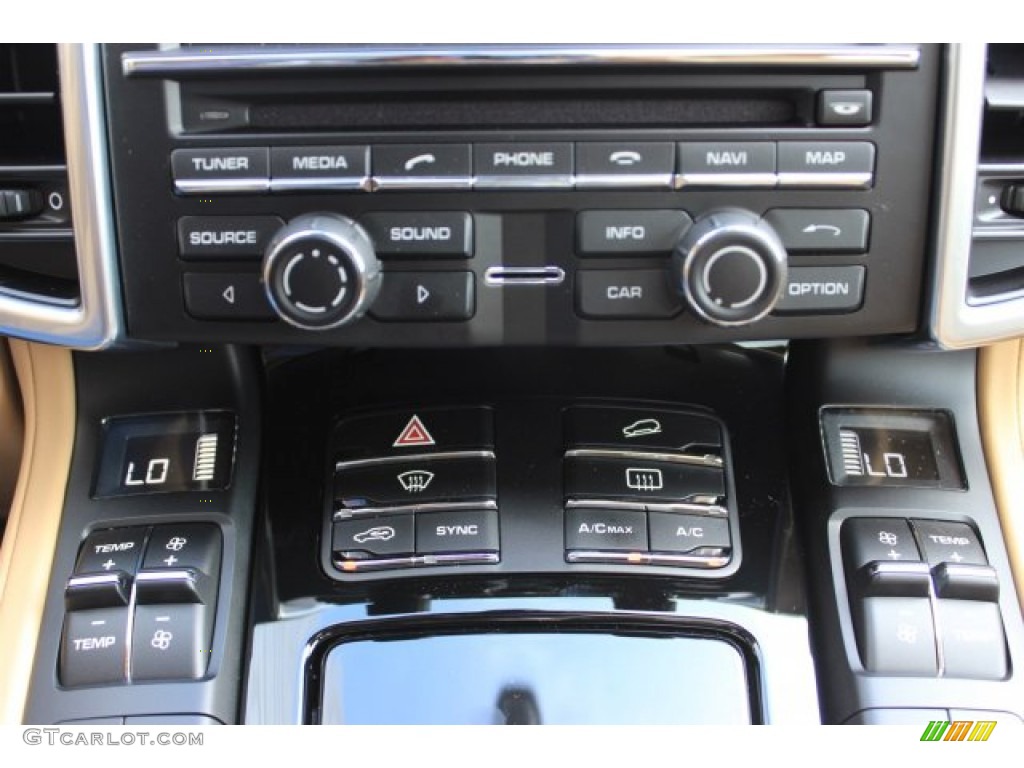 2016 Porsche Cayenne S E-Hybrid Controls Photo #108508583