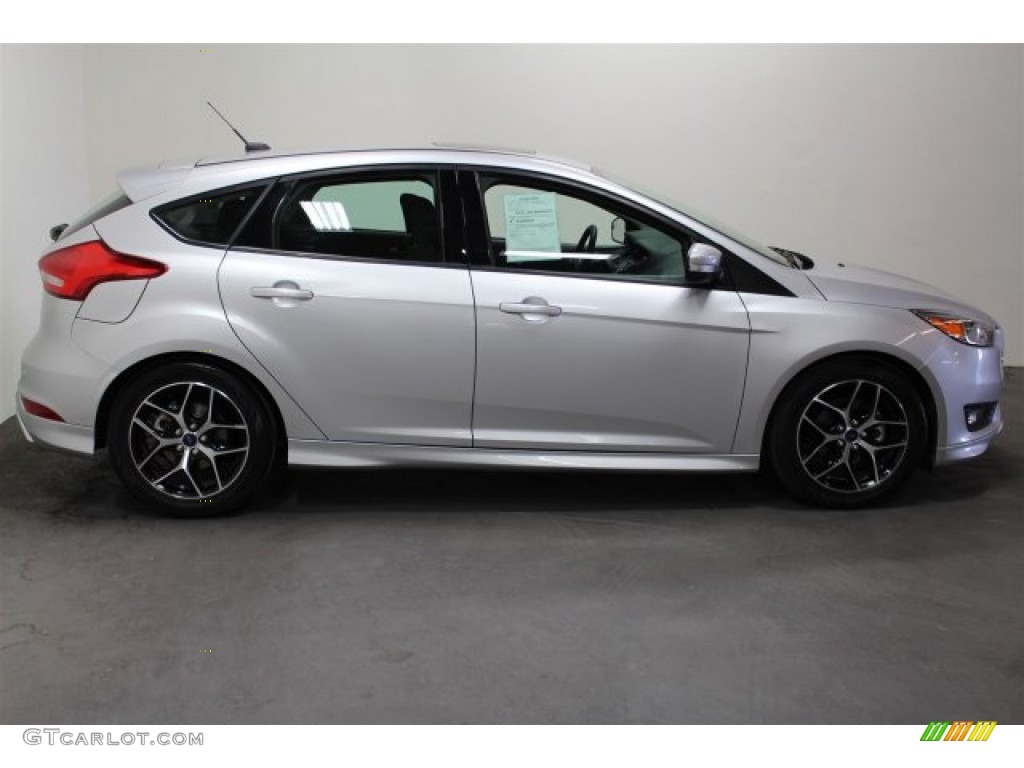 2015 Focus SE Hatchback - Ingot Silver Metallic / Charcoal Black photo #2