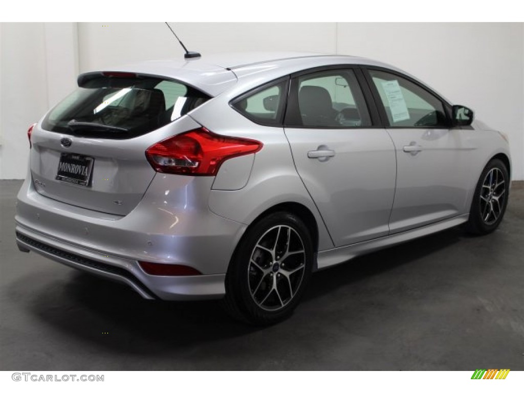 2015 Focus SE Hatchback - Ingot Silver Metallic / Charcoal Black photo #4