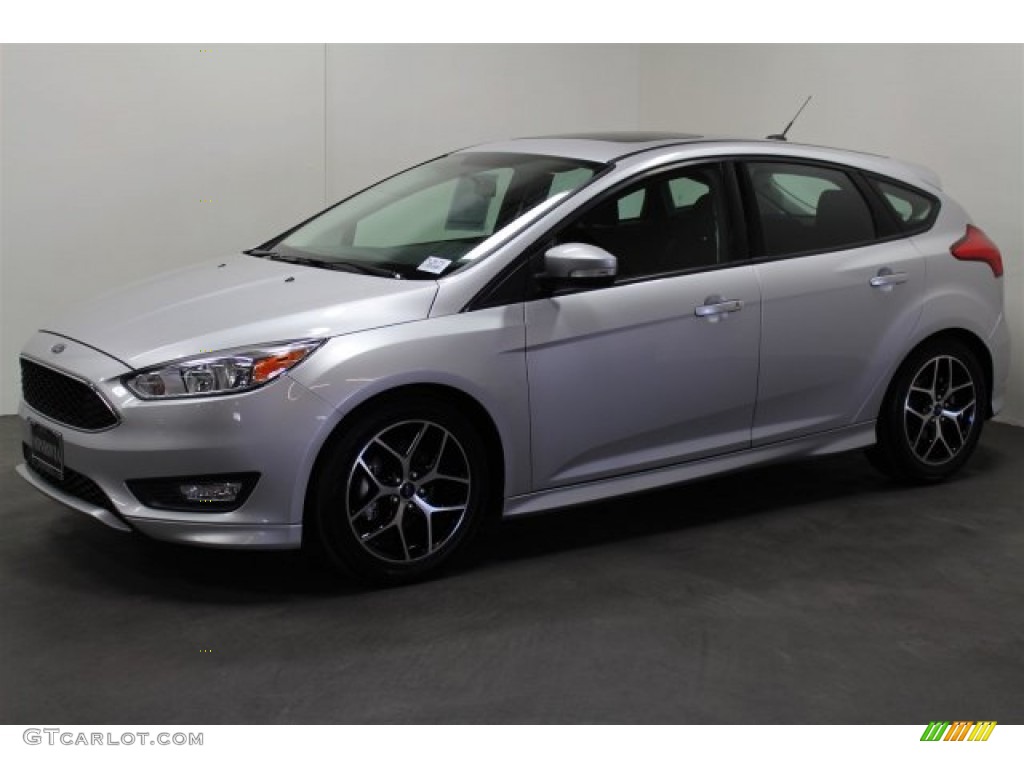 2015 Focus SE Hatchback - Ingot Silver Metallic / Charcoal Black photo #5