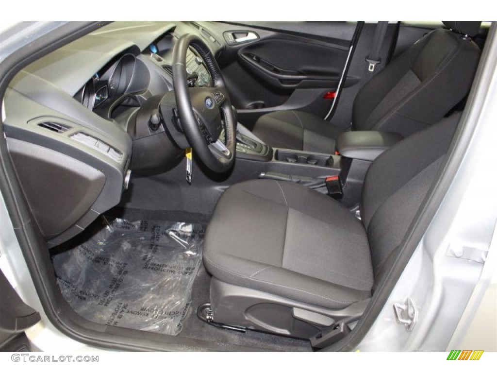 2015 Focus SE Hatchback - Ingot Silver Metallic / Charcoal Black photo #12