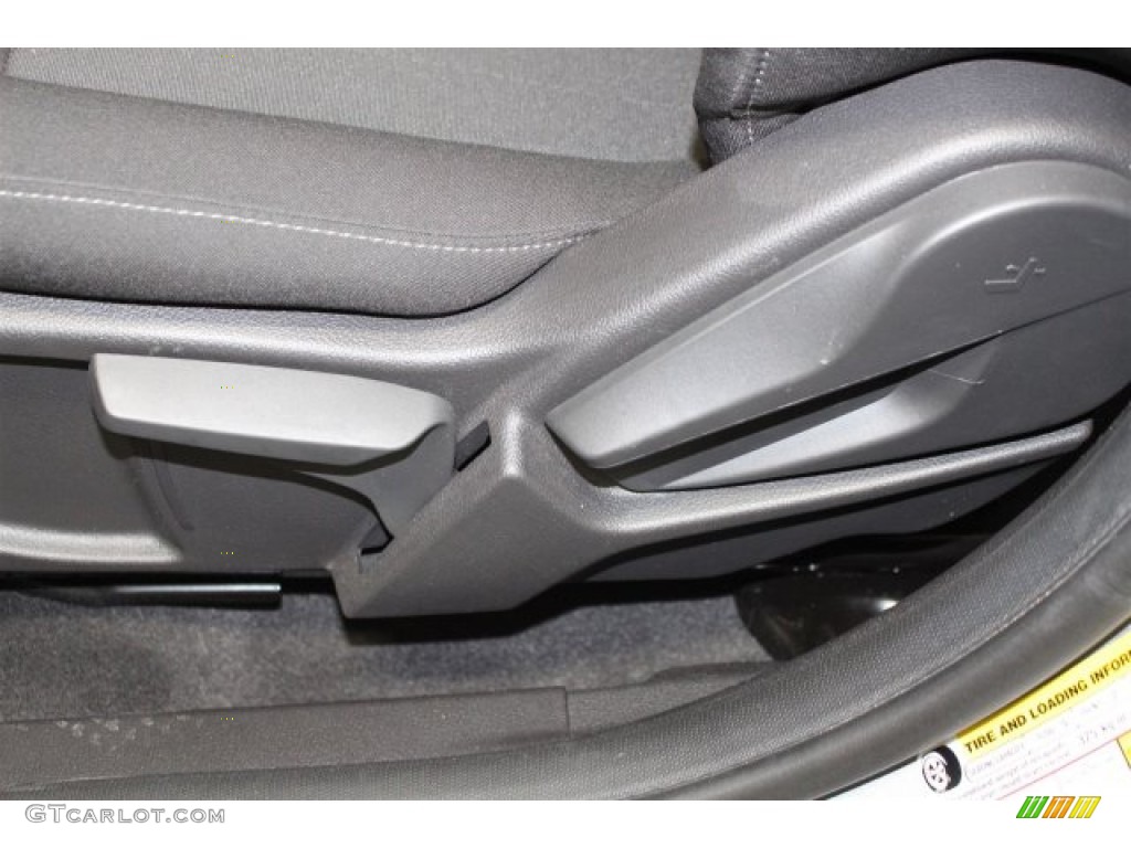 2015 Focus SE Hatchback - Ingot Silver Metallic / Charcoal Black photo #14
