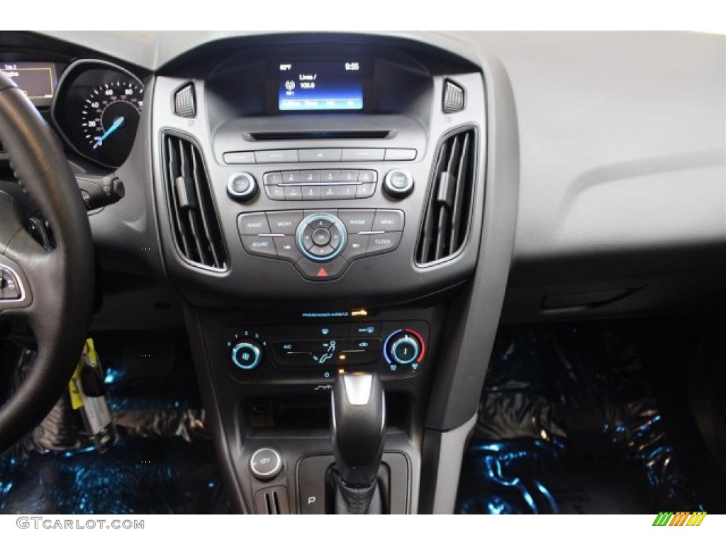 2015 Focus SE Hatchback - Ingot Silver Metallic / Charcoal Black photo #22