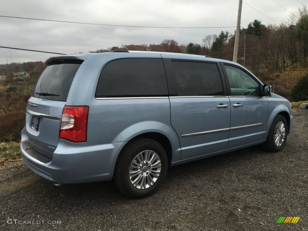 2016 Town & Country Limited - Crystal Blue Pearl / Black/Light Graystone photo #3