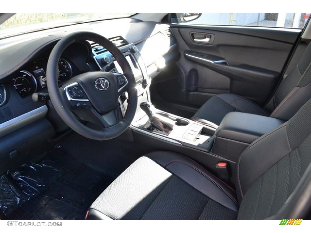 Black Interior 2016 Toyota Camry Hybrid SE Photo #108575866
