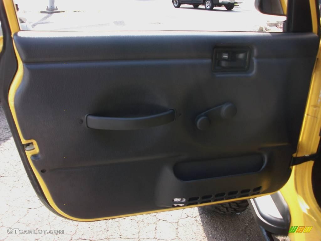 2002 Wrangler X 4x4 - Solar Yellow / Agate Black photo #5
