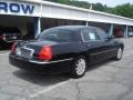 2009 Black Lincoln Town Car Signature Limited  photo #2