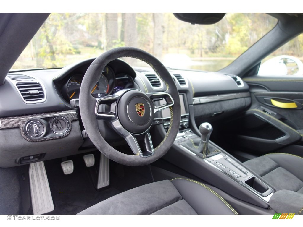 Black Interior 2016 Porsche Cayman GT4 Photo #108615752