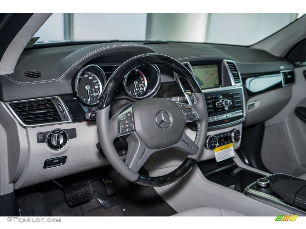 Grey/Dark Grey Interior 2016 Mercedes-Benz GL 550 4Matic Photo #108629459