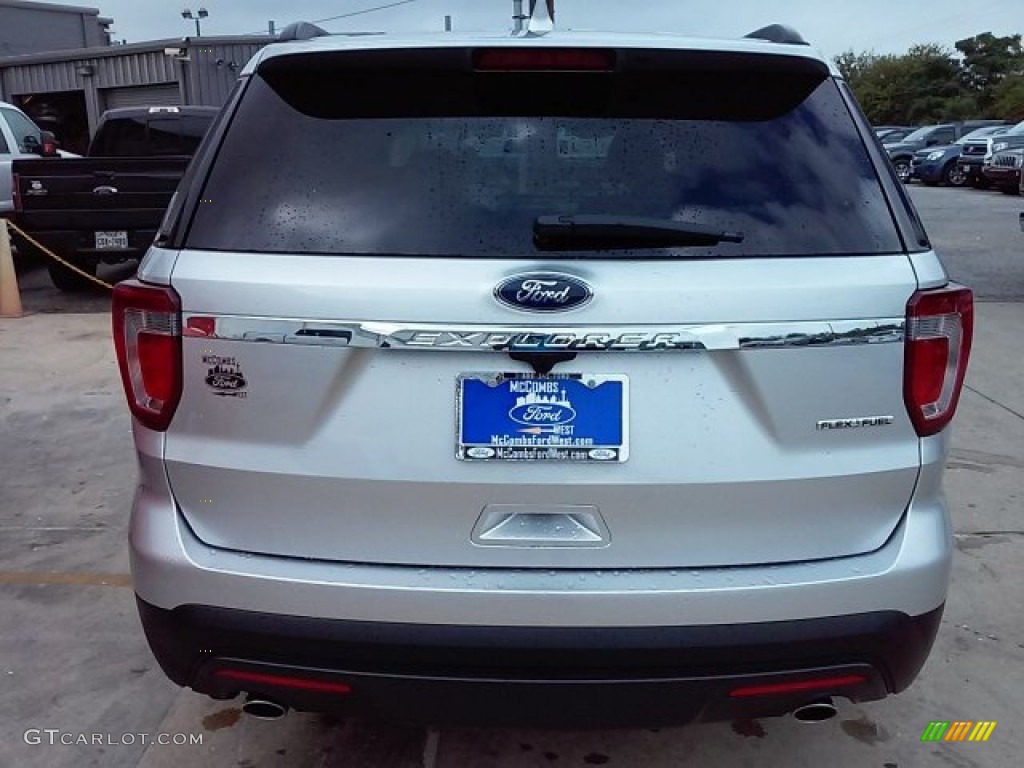 2016 Explorer FWD - Ingot Silver Metallic / Medium Light Camel photo #10