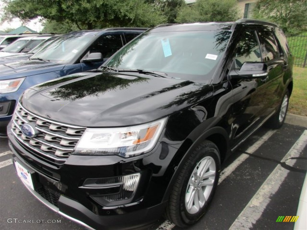 2016 Explorer XLT - Shadow Black / Ebony Black photo #2